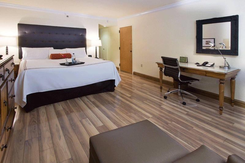 ชูลา โฮเต็ล แอนด์ กอล์ฟ คลับ Hotel ไมอามีเลกส์ ภายนอก รูปภาพ